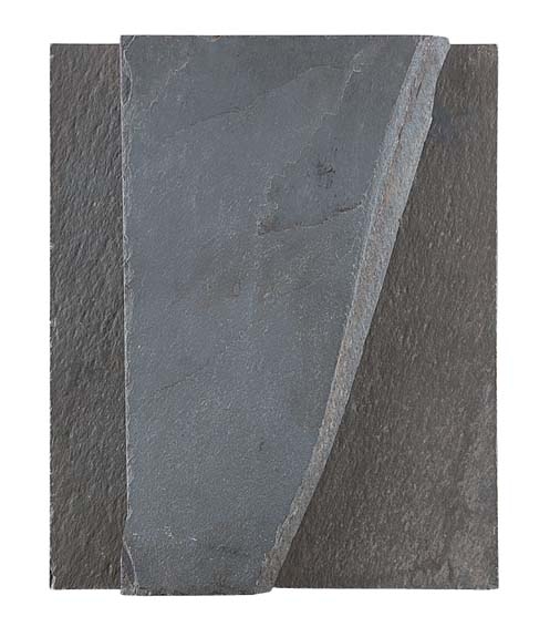 JOSÉ RESENDE - ?Sem título? Escultura em pedra - (Tiragem 4/4). Ass. dat. 1976 no verso. 30 x 25 cm.