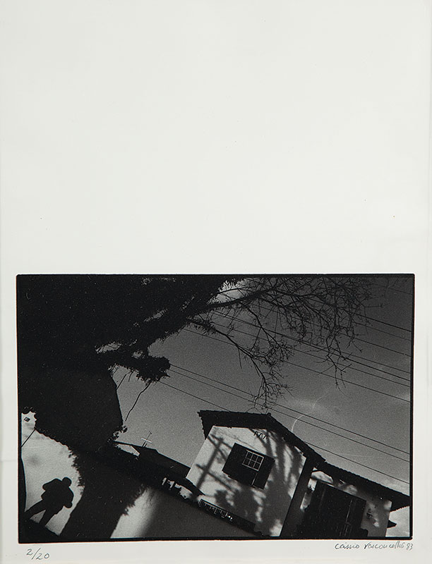 CÁSSIO VASCONCELLOS - `Sem titulo` - Fotografia preto e branco - 2/20 - Ass.dat. 1983 inf.dir - 15 x 21 cm.