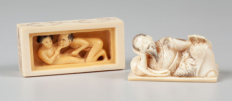 Pequena caixa em marfim erótico incenado por sábio medindo 5 cm - Japão ` Séc.XX.