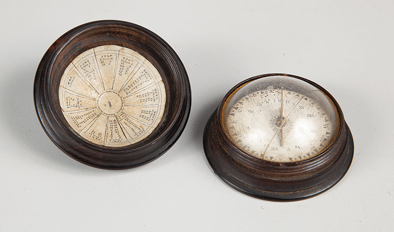 BUSSULA - instrumento de medição em madeira medindo 6 cm de diâmetro da marca CASELLA - LONDON ` Inglaterra `Séc. XIX . Em perfeito estado.