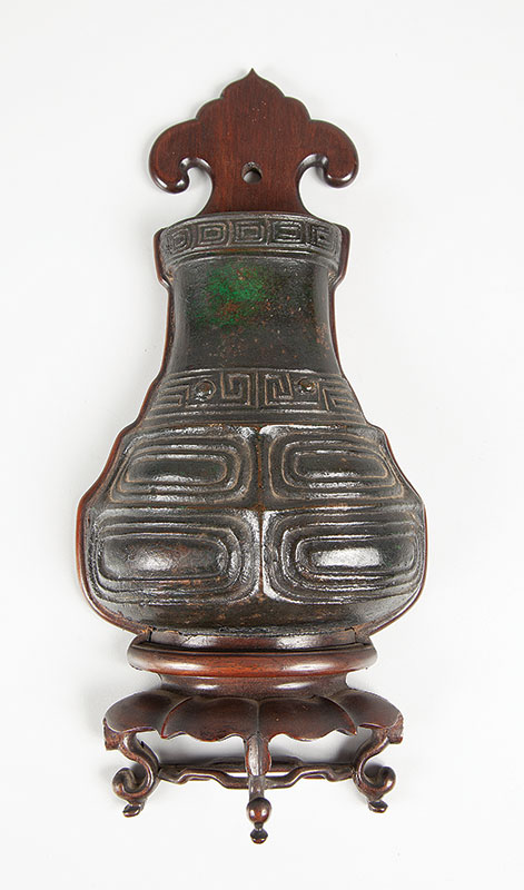 Porta RACHI - Em bronze e madeira medindo 31 cm de altura com base ` China ` Séc. XIX.