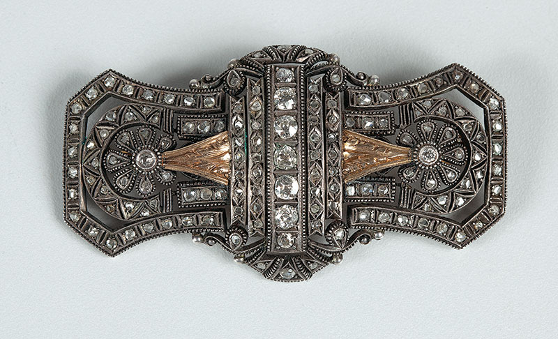 Broche. - Em ouro, prata e diamante 7 cm de comprimento ` 24gr. - Europa ` Séc.XIX.