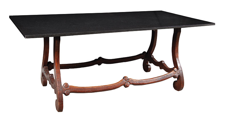 Mesa de jantar - Com pés em madeira de lei e tampo de mármore preto medindo 100 de largura, 200 de comprimento e 80 cm de altura. - Brasil ` XIX.