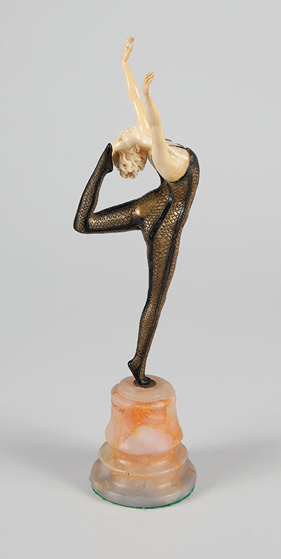 PROF.OTTO POERTZEL - Escultura em bronze e marfim bailarina `SNAKE CHARMER` - medindo 27 cm de altura ` circa de 1925 ` Art Decô. - Reproduzido em vários livros.