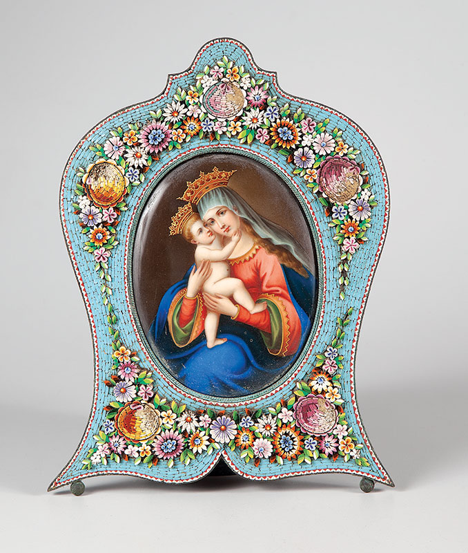 Micro Mosaico ao centro - Pintura em porcelana na figura de santa. - Itália ` Séc. XIX. Precisa de pequenos restauros.