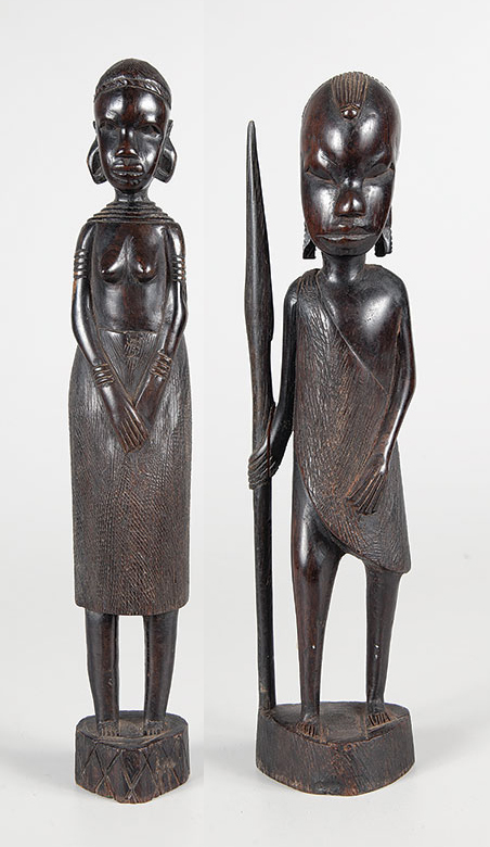 Par de esculturas africana em ébano - Medindo 37 cm de comprimento por 34 cm de altura. - África ` Séc. XX.