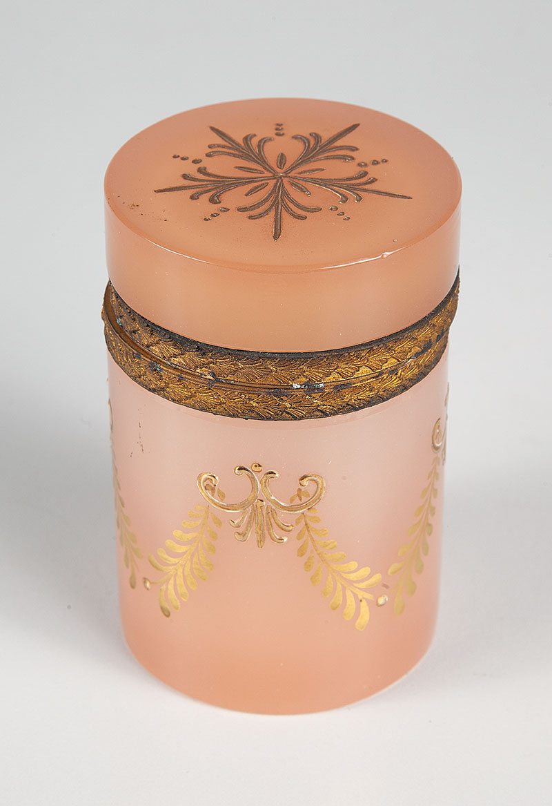 Caixa em fino cristal - Com decoração dourada e bronze. - França ` Séc. XX.