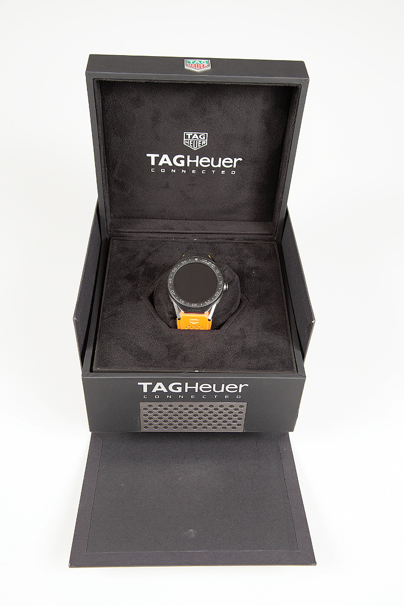 TAG HEVER - `CONNECTED` relógio masculino com caixa de titânio, caixa 45 mm de diâmetro com pouquíssimo uso a caixa e certificado estado de novo.