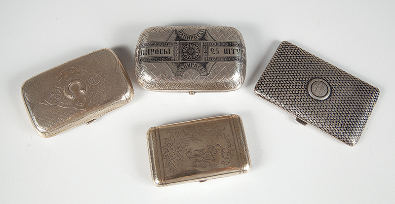 4 Caixas de prata russa sendo 2 com nielo e 2 normais, 3 caixas com as marcas `84`, peças de coleção peso total 355g. ` Rússia ` Séc. XIX.