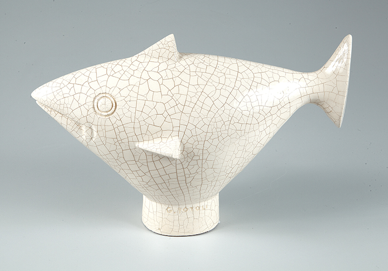 GUIDO TOTOLI - `Peixe` -Escultura em porcelana - Assinada. 26 x 40 cm.