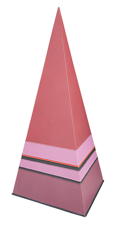 ABRAHAM PALATNIK - `Pirâmide` Acrílica e barbante sobre madeira. Ass. dat. 2009 na base. 58 x 31 cm.