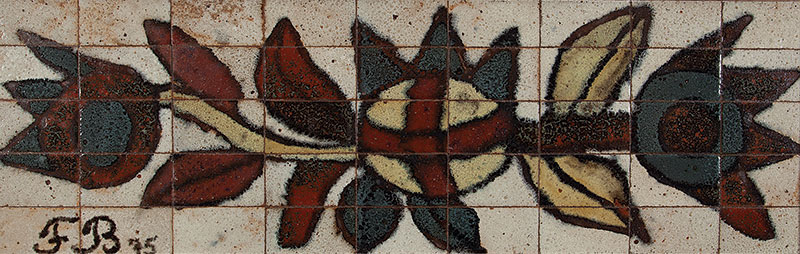 FRANCISCO BRENNAND - `Sem título` - Painel em cerâmica - Ass.dat.1975 inf.esq. - Altura 46 cm - Largura 148 cm