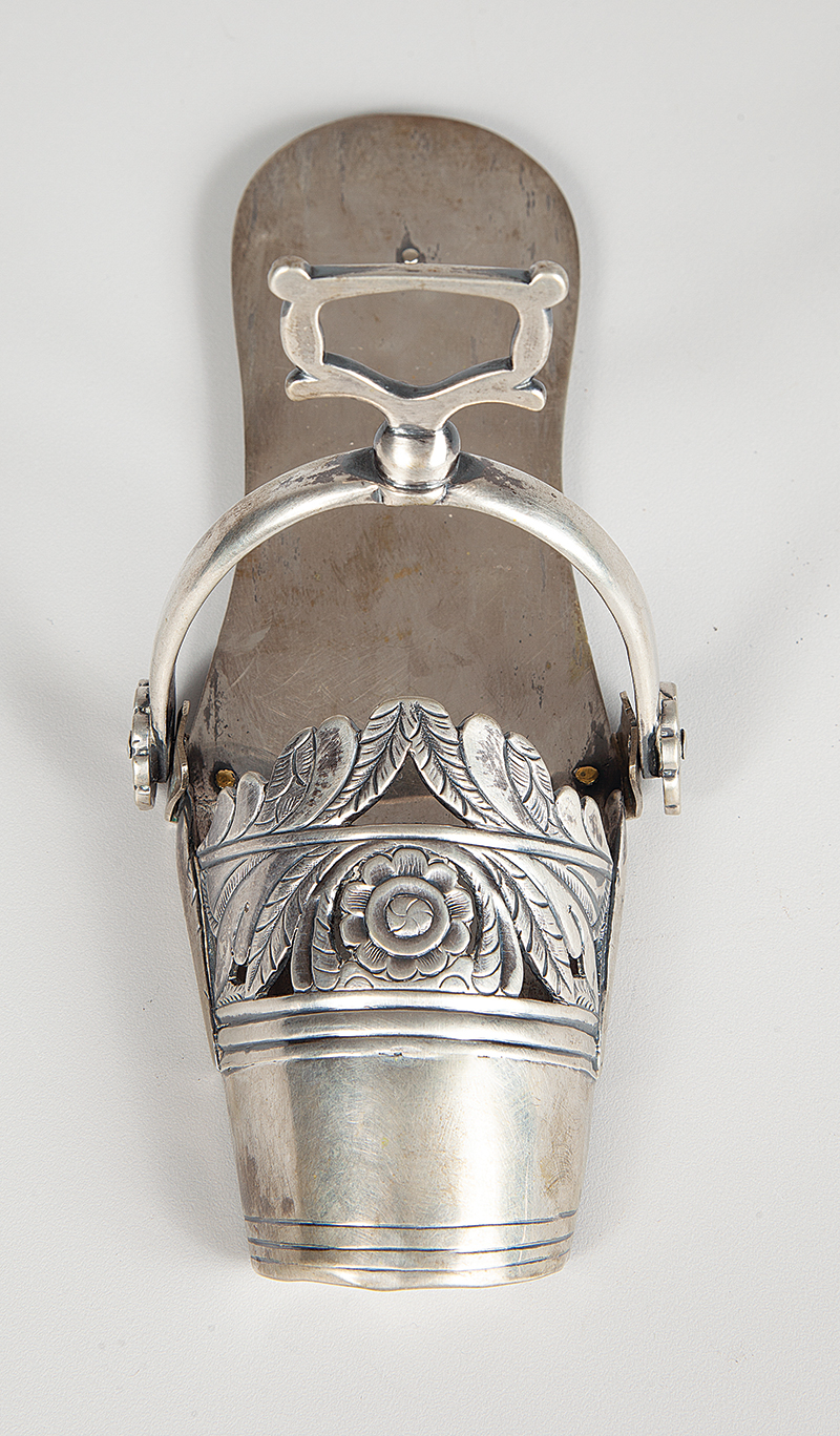 SAPATA para montaria feminina em prata de lei sem marcas peso 630g ` Brasil ` Séc. XIX.