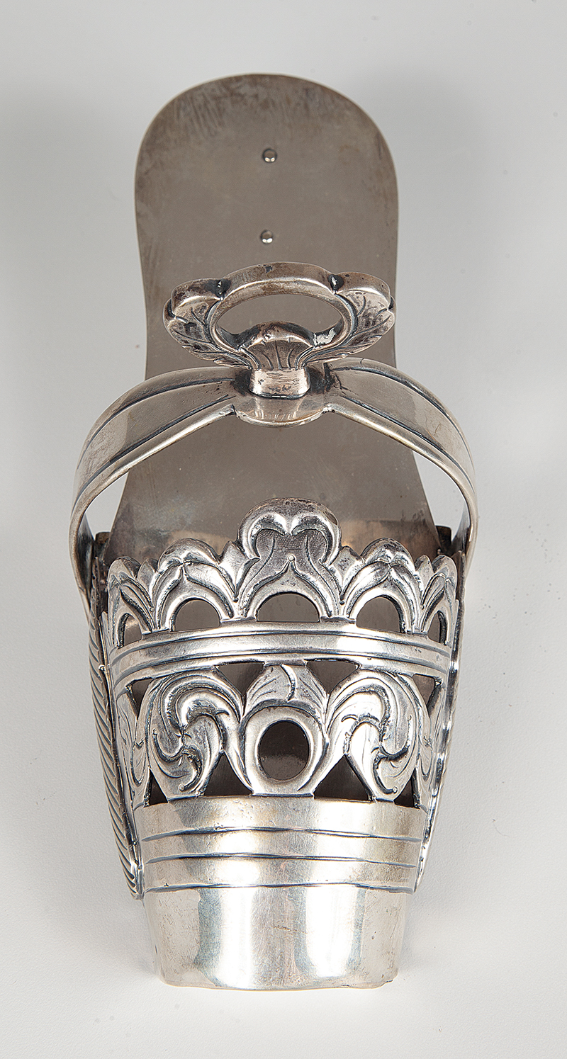 SAPATA para montaria feminina em prata de lei sem marcas peso 315g ` Brasil ` Séc. XIX.