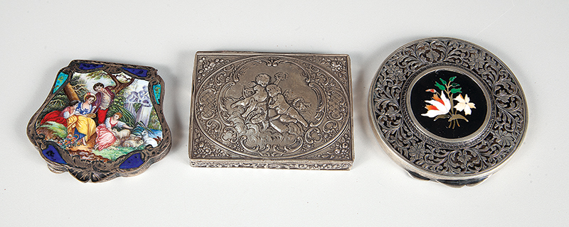 3 Caixas de prata sendo 1 caixa em prata italiana com esmalte, 1 prata 800 alemã e outra em prata com mosaico, peso 247g.
