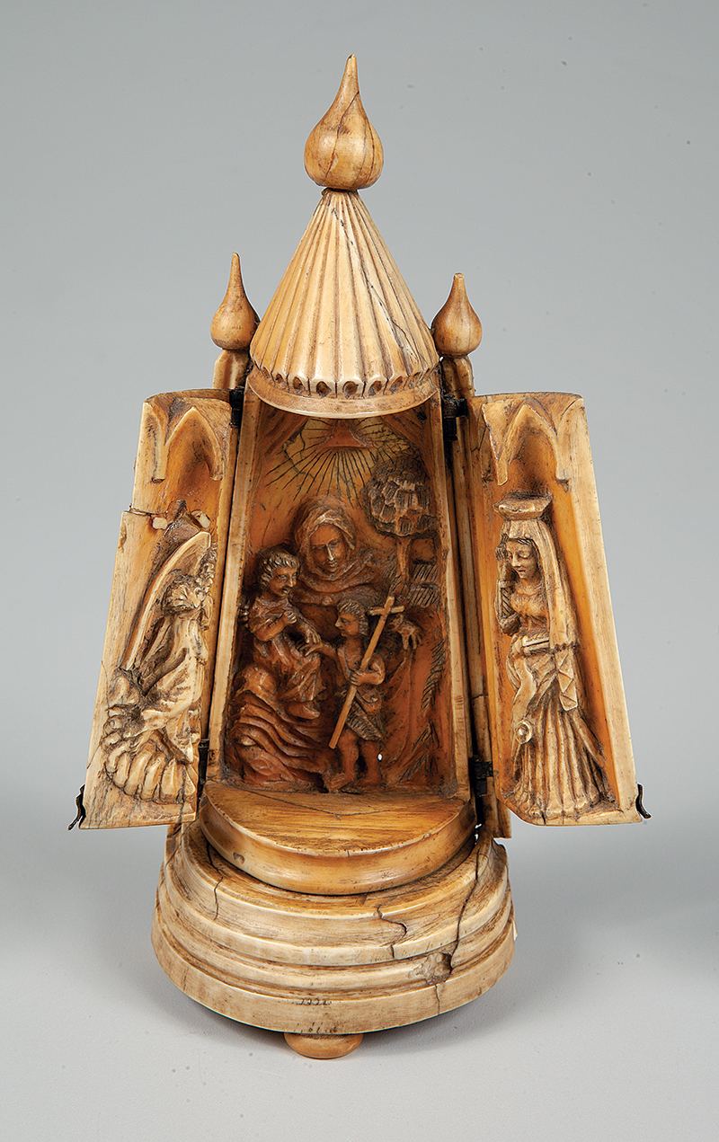 Oratório de viagem quando abre vira um triplico com cenas religiosas em marfim medindo 21 cm. de altura -Europa ` Séc. XVI ` peça de coleção.