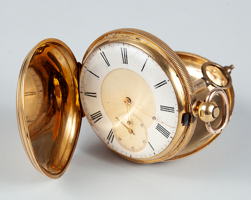 HUMBERT RAMUZ relógio de dar corda com chave em ouro 18k de três tampos peso total 92gr. funcionando e em perfeito estado ` Europa ` Séc. XIX, apresenta chave.