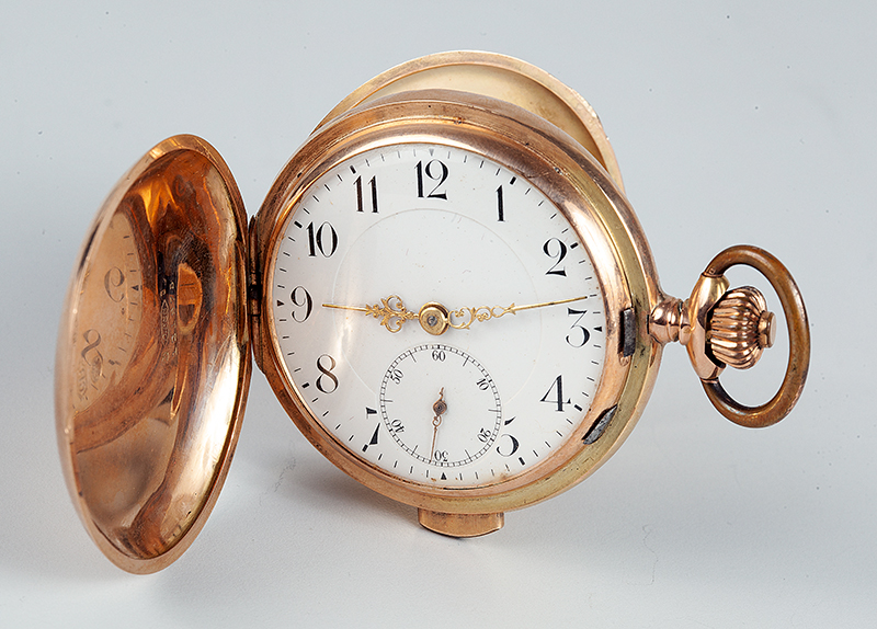 Relógio SONNERIE de bolso em ouro 14k pesando total 96 gr. apresenta 3 tampas e está em perfeito estado de funcionamento.