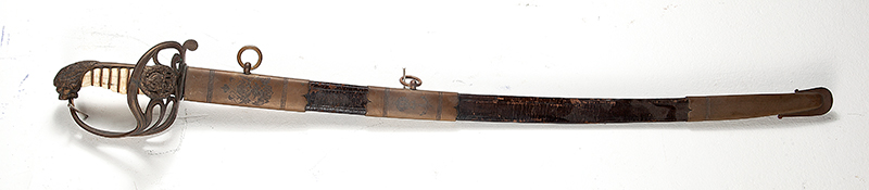 Espada de PII com emblema do imperador, punho em marfim na bainha apresenta coroa imperial da marinha, medindo 98 cm de comprimento ` Brasil ` Séc. XIX.