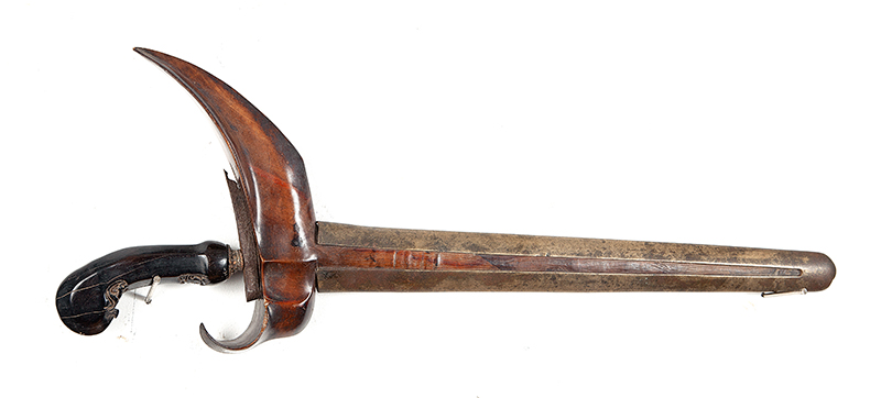 CHRISMALAYO com cabo de madeira trabalhado e punho de madeira, bainha em madeira e metal medindo 49 cm comprimento ` Séc. XIX.