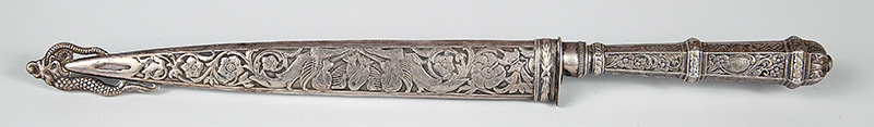 Faca gaúcha `CORNETA` em metal medindo 34 cm de comprimento - Brasil ` Séc. XX.