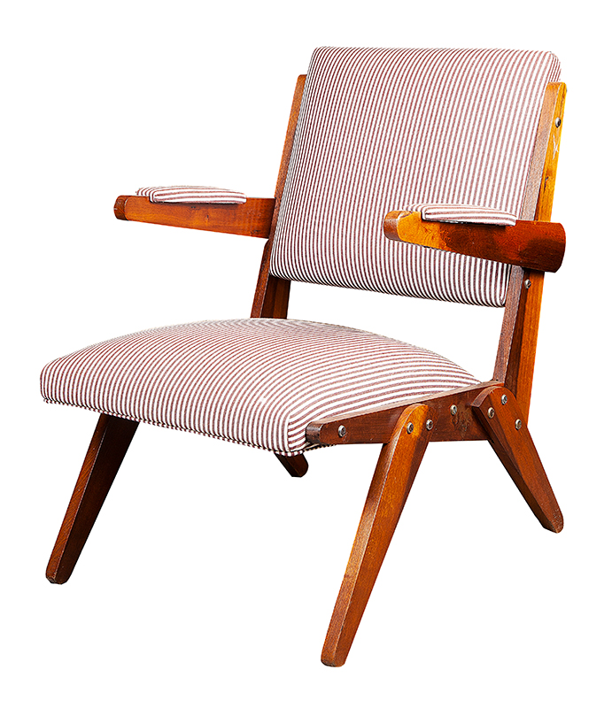 ZANINE CALDAS - Cadeira com braço em madeira com estofado em tecido listrado ` Anos 60 medindo 77 x 53 x 49 cm.