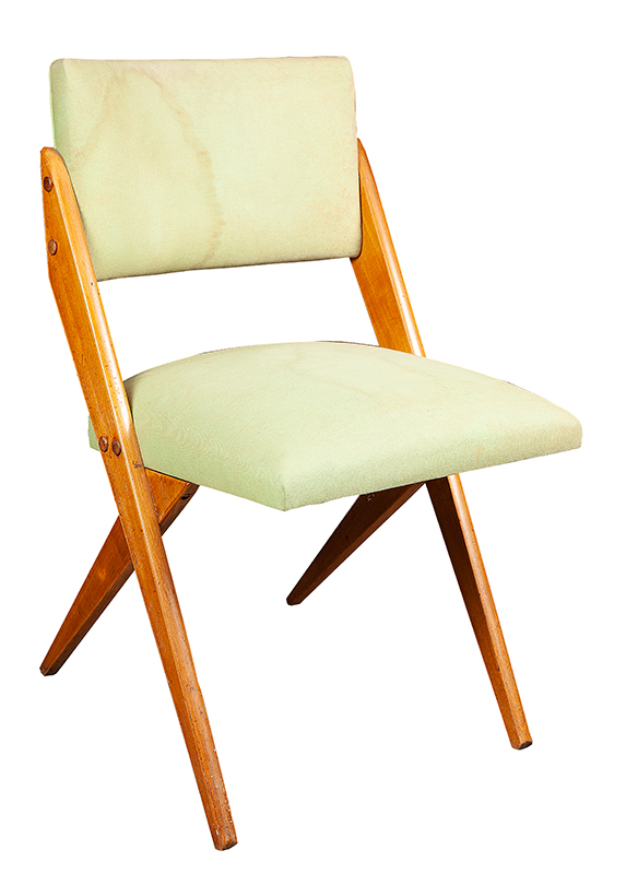 ZANINE CALDAS - Cadeira com estofado em tecido verde ` Anos 50, medindo 73 x 42 x 45 cm.