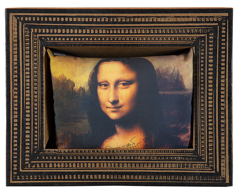 NELSON LEIRNER - Série Mona Lisa- Caixa de papelão pintada e almofada - Ass.dat. 1999+5 no verso. 38 x 48cm