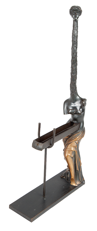 SALVADOR DALI - `Sem título` - Escultura em bronze - Múltiplo 786/1500 - Assinada na base. - 57 x 27 x 9 cm