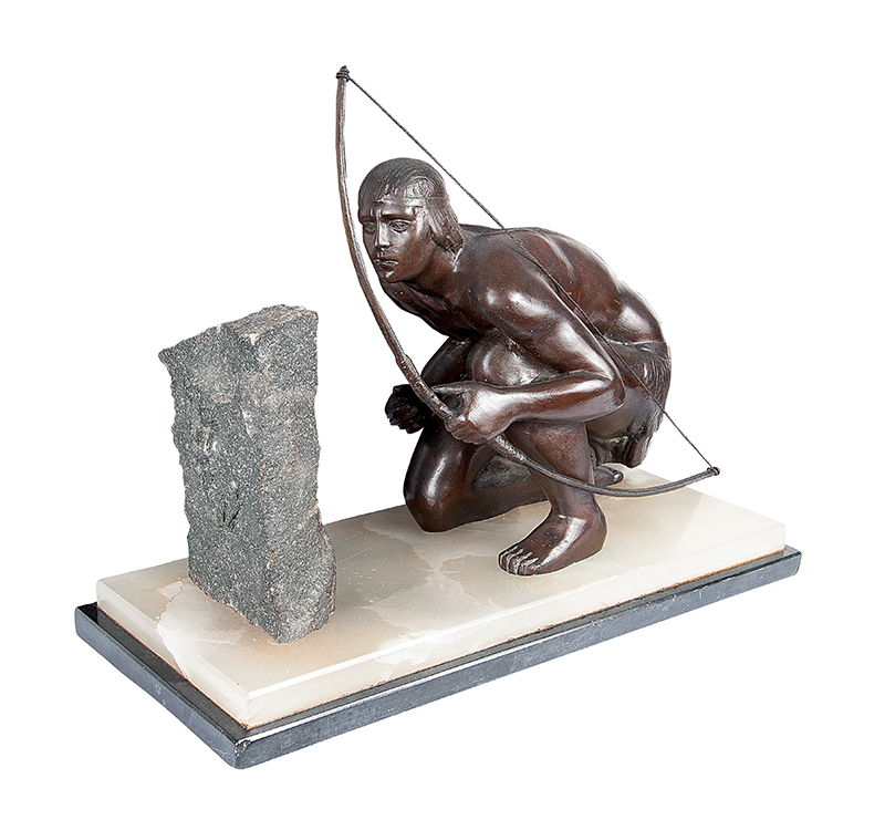 JOÃO BATISTA FERRI - `Índio em posição de tocaia` - Escultura em bronze e pedra - Sem assinatura - 34 x 42 x 18 cm
