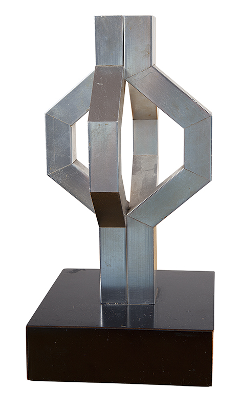 NELSON LEIRNER - Escultura em madeira revestida em aço inoxidável. Sem Ass. - 23cm - Com etiqueta Design N. Leirner.