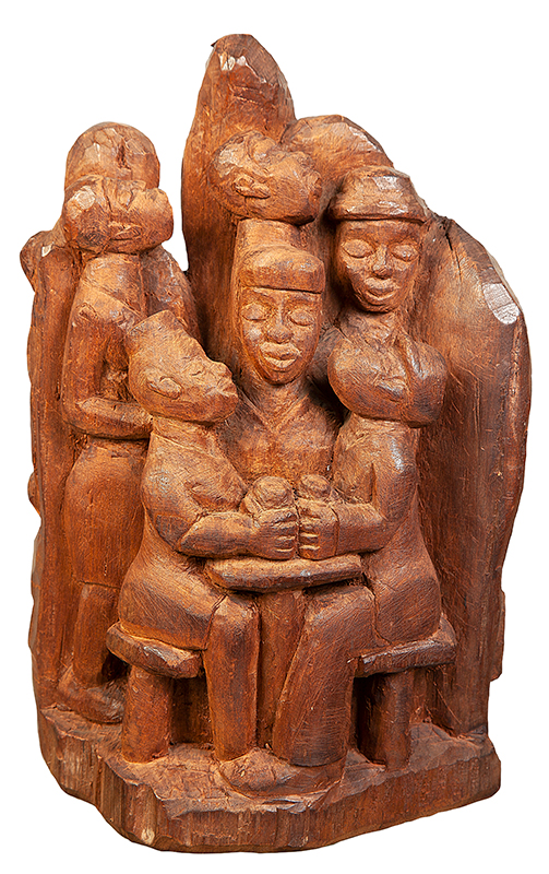 VICENTE DO EMBÚ - `A família` -Escultura em madeira - Assinada. - 31 x 21 cm - Apresenta certificado do Renato Magalhães Gouvêia datado 13/06/1977.