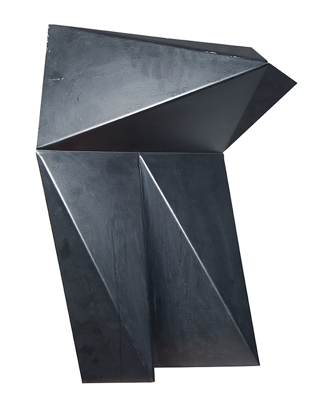 EMANOEL ARAÚJO - `Sem título` - Escultura em ferro pintada - Assinada - Déc.80. - 67 x 52 cm -