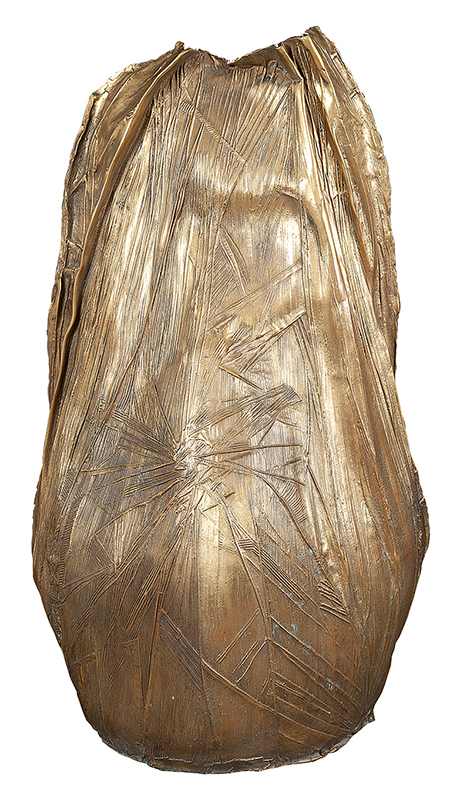 MARIA BONOMI - `Sem título` - Escultura em alumínio escavada em moldes e folhas naturais - Sem assinatura. - 109 x 61 cm -