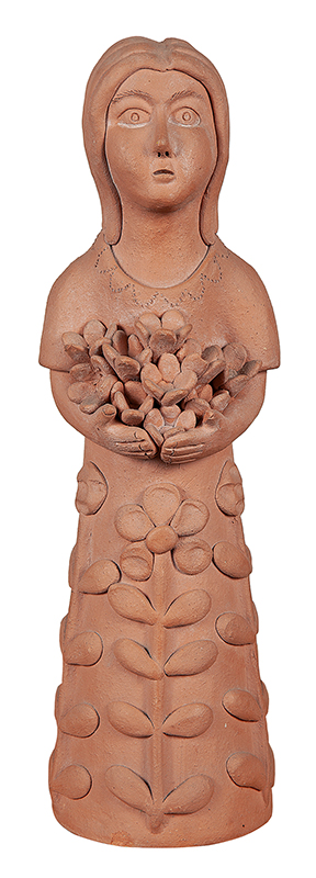 NUCA DE TRACUNHAÉM - `Boneca com flores`- Escultura em cerâmica - Ass. loc. `PE`. - 31 cm -