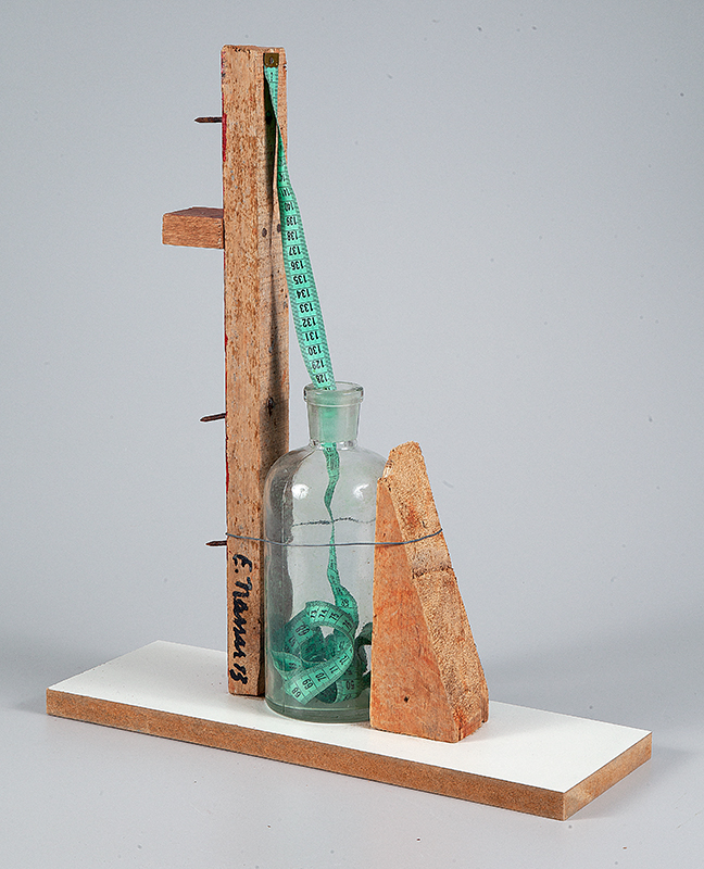 EMMANUEL NASSAR - `Viper` - Objeto em madeira, vidro e fita métrica - 2013 - 47 x 40 x 14 cm. - Com certificado de autenticidade Galeria Millan.