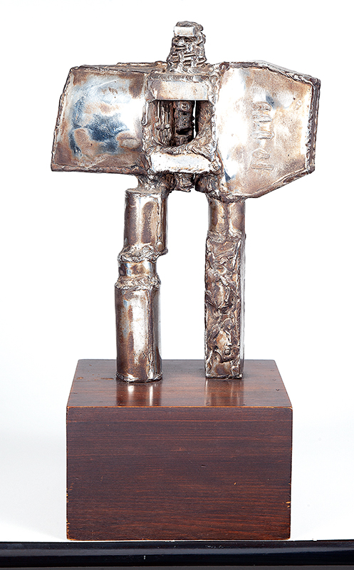 NICOLAS VLAVIANOS - `Sem título`- Escultura em aço - Sem Assinatura - 42 x 33 cm.