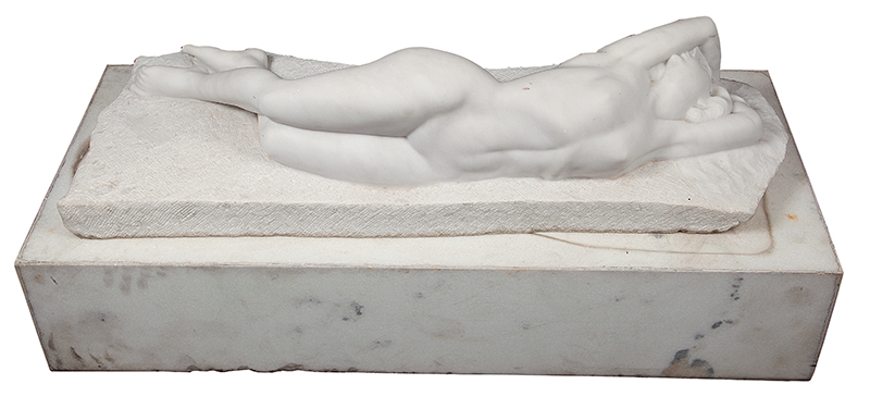 LEOPOLDO E SILVA - `Nu` - Escultura em mármore - Assinada na base. 21 x 104 x 36 cm