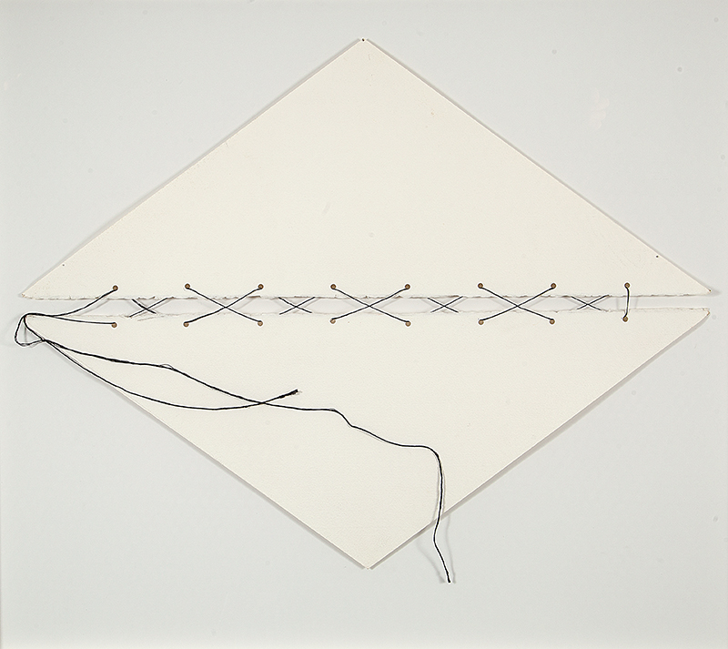 PAULO ROBERTO LEAL - `Cartas` - Papel e linha de seda - Déc.80. 58 x 74 cm - Com etiqueta da Ronie Mesquita Galeria. Registrado no Projeto Concreto.
