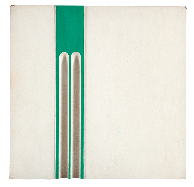 TENREIRO - `Relevo` - Escultura em eucatex e madeira pintada. 10/16 - Ass.dat.1972 no verso. 24 x 24 cm