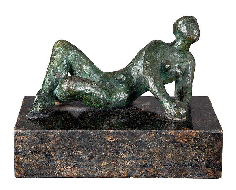 BRUNO GIORGI - `Mulher deitada` -Escultura em bronze - Ass. na peça. 10 x 20 x 10 cm