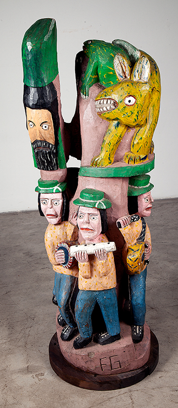 FRANCISCO GRACIANO - `Figuras e animais` - Escultura em madeira pintada -Assinada. 120 cm