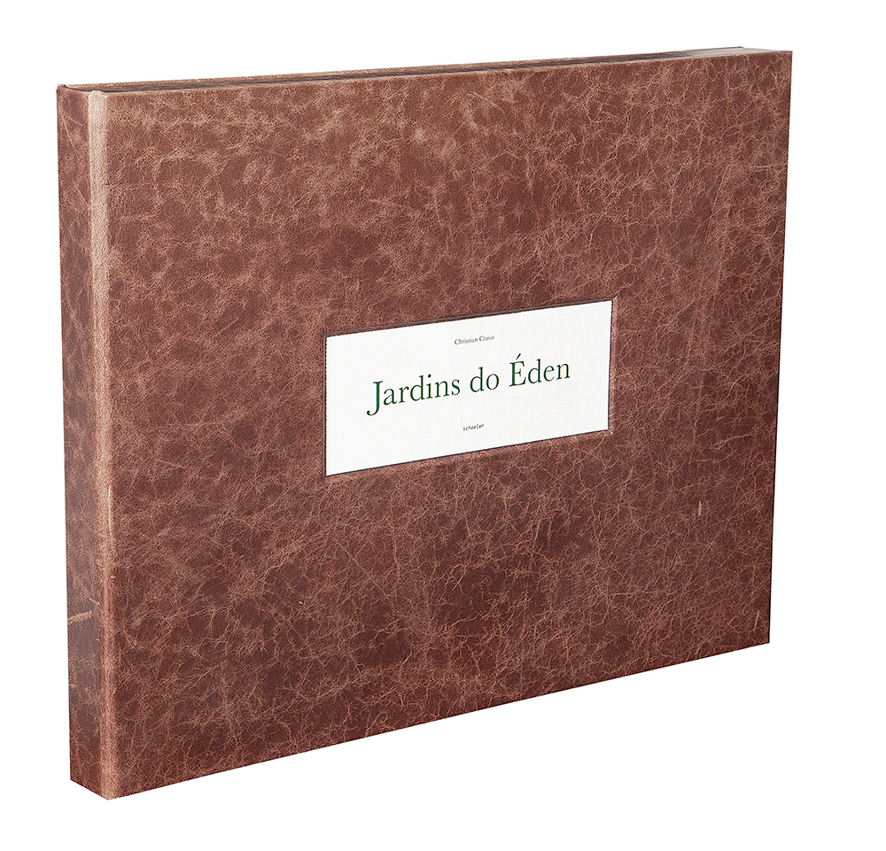 CHRISTIAN CRAVO - “Jardins do Eden”, Livro contendo 17 de fotografias, editadas por Schoer- Edição Outubro – 2010, tiragem 2/40, 30 x 40 cm.