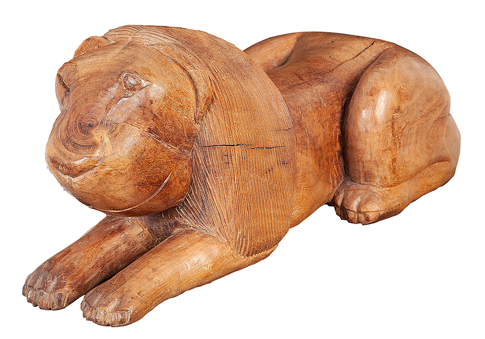 ITAMAR JULIÃO - “Leão”, Escultura em madeira, Ass. Itamar – Prados –Minas Gerais, 64 x 25 x 25 cm.