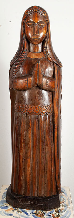 EXPEDITO - “Santa” - Escultura em madeira - Ass. loc. “Piauí” e dat. 1978 - 115 cm altura.