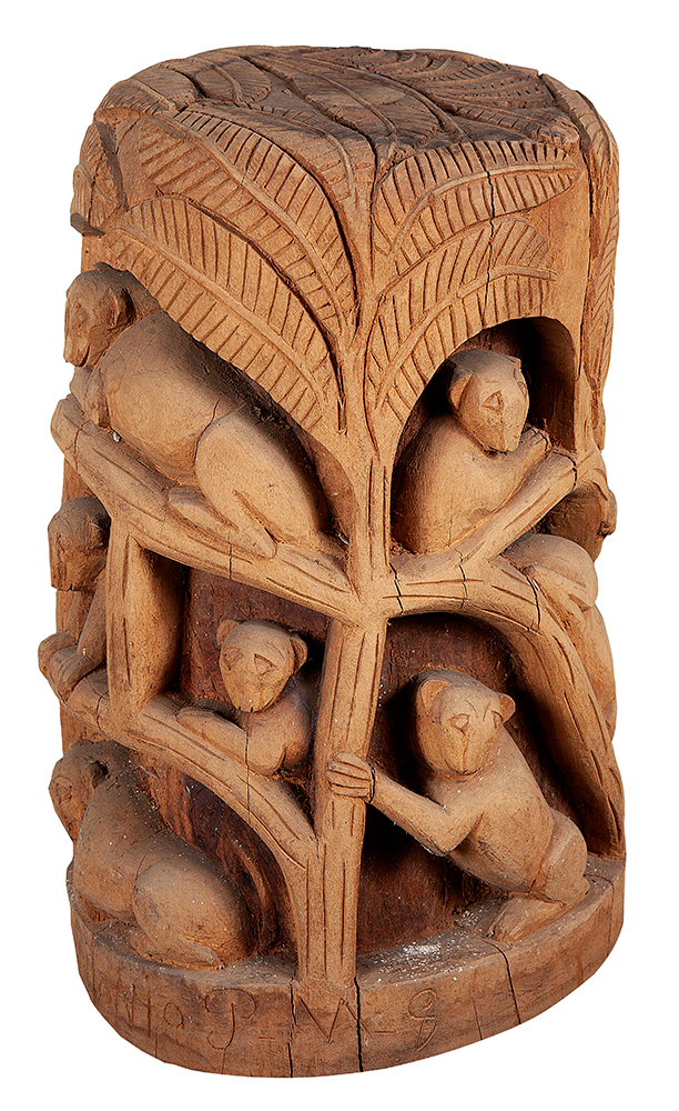 ANTÔNIO JULIÃO- “Coluna de animais”, Escultura em madeira, Ass. loc. “Prados MG”, Déc. 70/80, 58 cm altura.