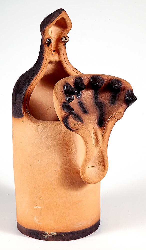 MIGUEL DOS SANTOS - “Sem título” Escultura em cerâmica, 1985, Assinada, 41 cm altura.
