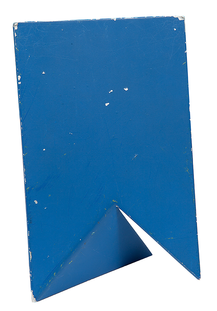 FRANS WEISSMANN - “Sem título” Escultura em alumínio pintado em azul, 15/20, 1996 , Assinada, 20 x 13 cm.