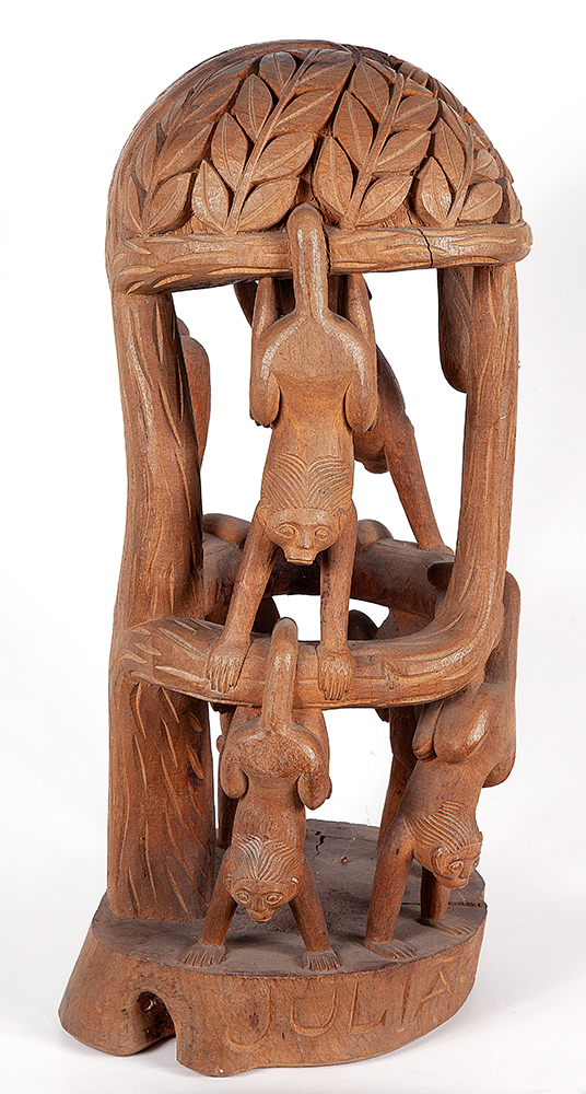 ANTÔNIO JULIÃO - “Coluna de animais” - Escultura em madeira - Assinada - 56 x 26 x 21 cm.