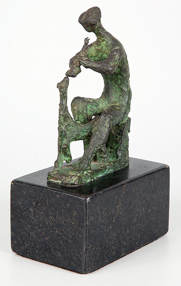 BRUNO GIORGI - Figura e cachorro - Escultura em bronze - Assinada - 15 x 10 x 4 cm.
